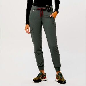 FIGS Women's Bonsai Zamora™ - Jogger Scrub Pants
M - Bonsai - Regular
